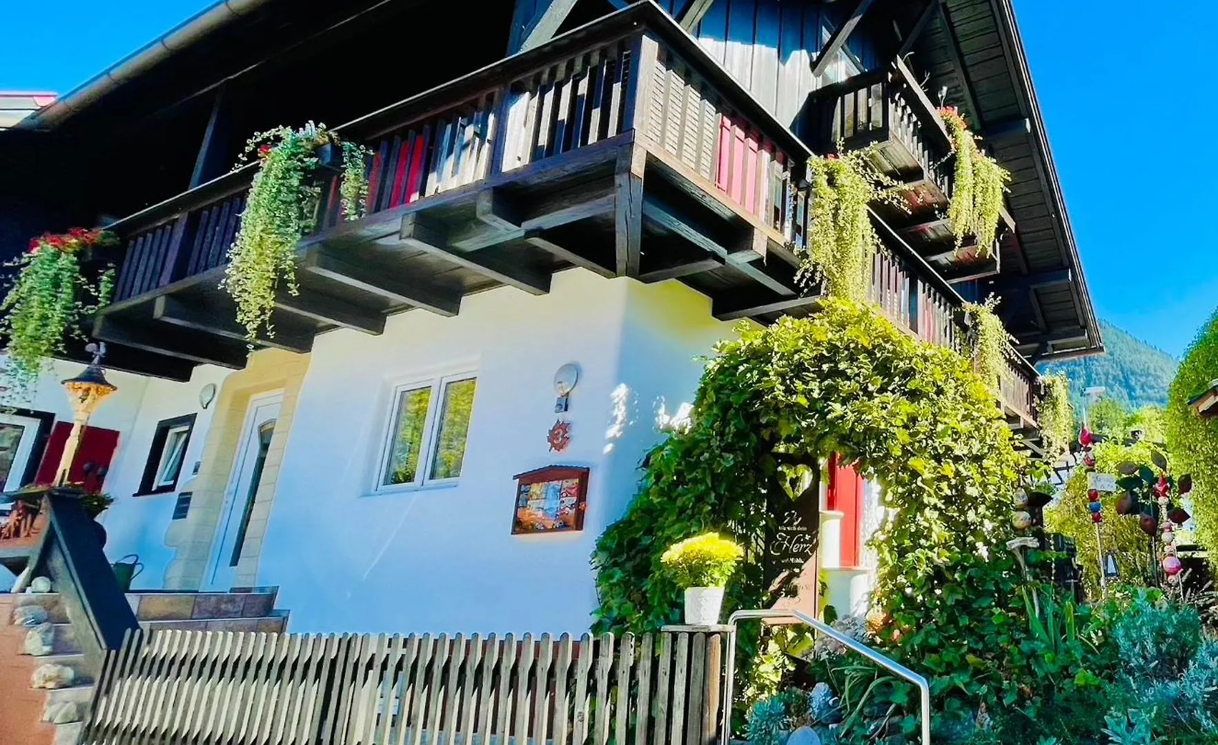 Apartment Ferienwohnung Alpensymphonie Mit 110 M2 Und Sonnigem Balkon Burgberg  Germany